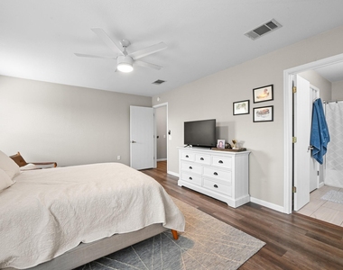 1414 Strickland Dr - Photo Thumbnail 15