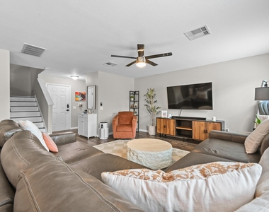 1414 Strickland Dr - Photo Thumbnail 7