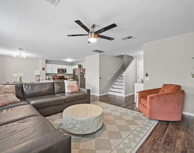1414 Strickland Dr - Photo Thumbnail 6