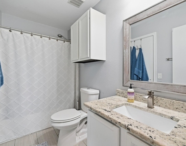 1414 Strickland Dr - Photo Thumbnail 16