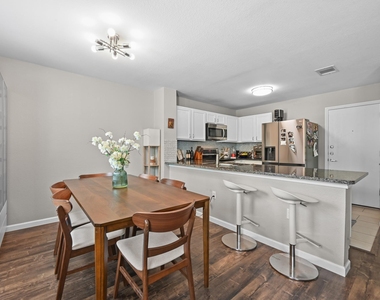 1414 Strickland Dr - Photo Thumbnail 8