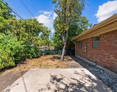2205 Lanier Dr - Photo Thumbnail 13