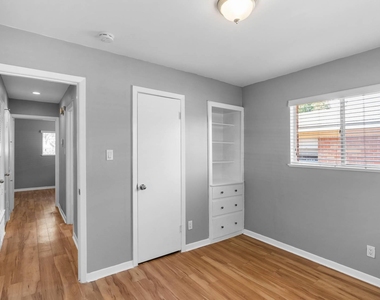 2205 Lanier Dr - Photo Thumbnail 6