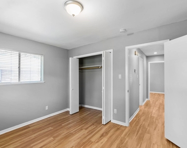2205 Lanier Dr - Photo Thumbnail 10