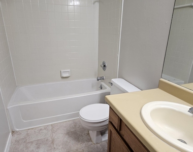 805 Lexington Rd - Photo Thumbnail 7