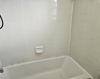 805 Lexington Rd - Photo Thumbnail 5