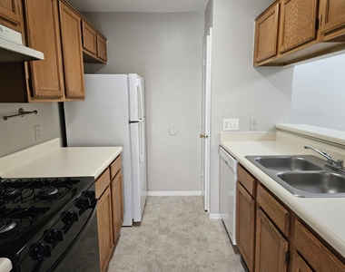 805 Lexington Rd - Photo Thumbnail 1