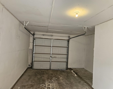805 Lexington Rd - Photo Thumbnail 8