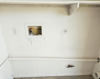 805 Lexington Rd - Photo Thumbnail 9