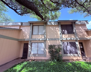 9611 Blue Creek Ln - Photo Thumbnail 1