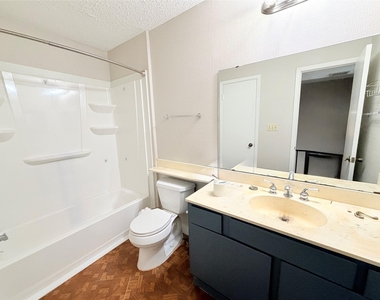9611 Blue Creek Ln - Photo Thumbnail 23