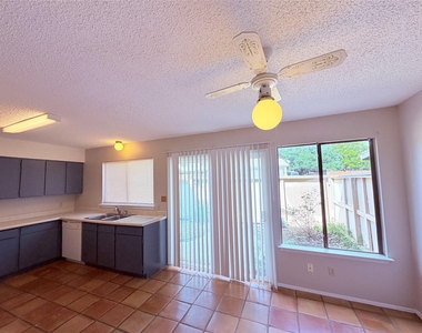 9611 Blue Creek Ln - Photo Thumbnail 16