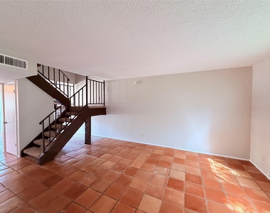 9611 Blue Creek Ln - Photo Thumbnail 2