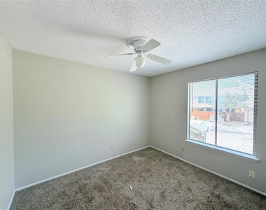 9611 Blue Creek Ln - Photo Thumbnail 25