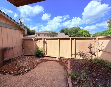 9611 Blue Creek Ln - Photo Thumbnail 31
