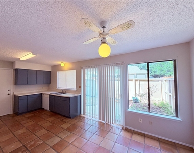 9611 Blue Creek Ln - Photo Thumbnail 11