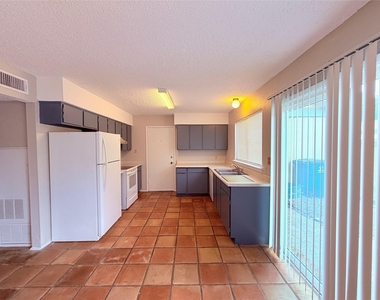 9611 Blue Creek Ln - Photo Thumbnail 9