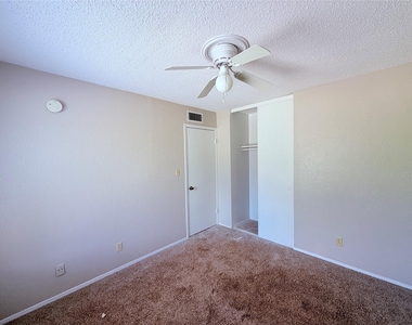 9611 Blue Creek Ln - Photo Thumbnail 27