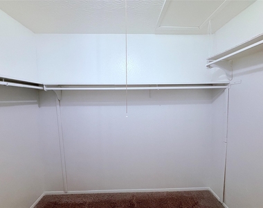 9611 Blue Creek Ln - Photo Thumbnail 22