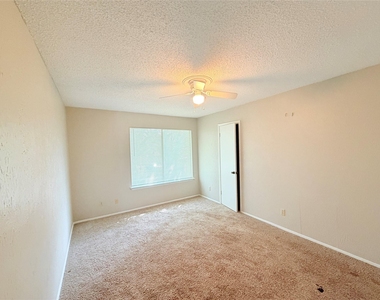 9611 Blue Creek Ln - Photo Thumbnail 19