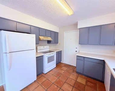 9611 Blue Creek Ln - Photo Thumbnail 13