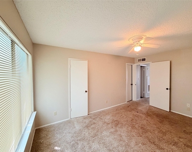 9611 Blue Creek Ln - Photo Thumbnail 20
