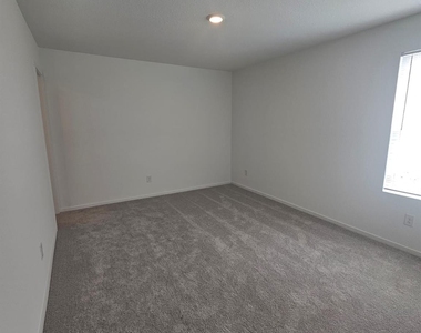 100 Silent Sky Ln - Photo Thumbnail 3