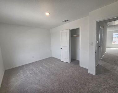 100 Silent Sky Ln - Photo Thumbnail 11