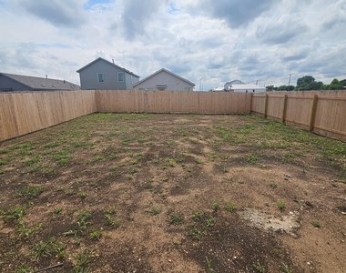 100 Silent Sky Ln - Photo Thumbnail 29