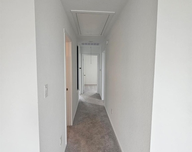 100 Silent Sky Ln - Photo Thumbnail 9