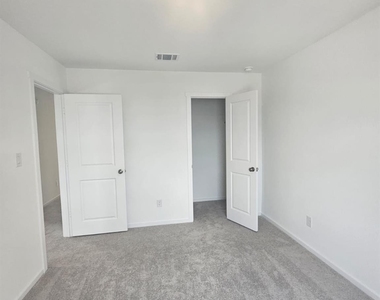 100 Silent Sky Ln - Photo Thumbnail 25