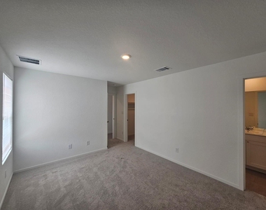 100 Silent Sky Ln - Photo Thumbnail 12