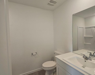 100 Silent Sky Ln - Photo Thumbnail 6