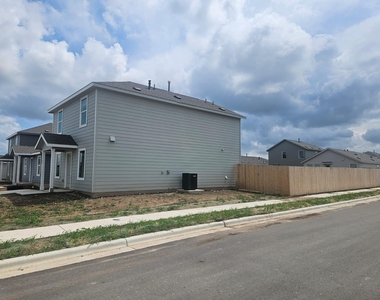 100 Silent Sky Ln - Photo Thumbnail 28