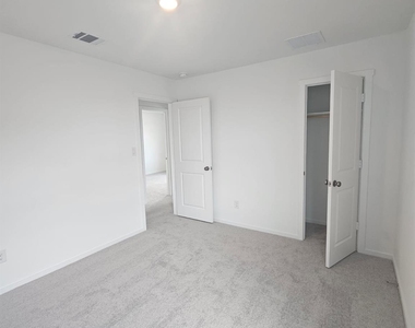100 Silent Sky Ln - Photo Thumbnail 26