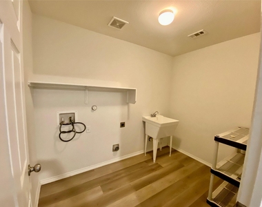 108 King Elder Ln - Photo Thumbnail 7