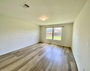108 King Elder Ln - Photo Thumbnail 3