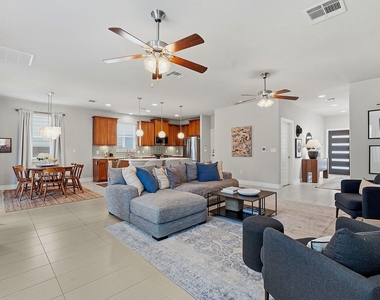 7402 Buchholz St - Photo Thumbnail 2