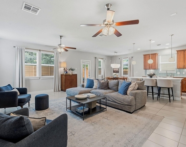 7402 Buchholz St - Photo Thumbnail 1