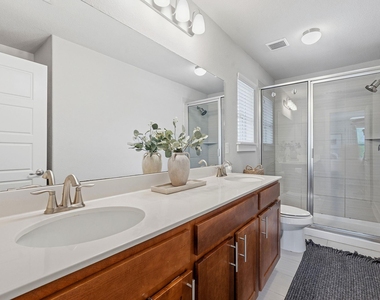 7402 Buchholz St - Photo Thumbnail 15