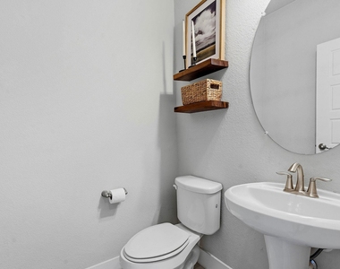 7402 Buchholz St - Photo Thumbnail 18