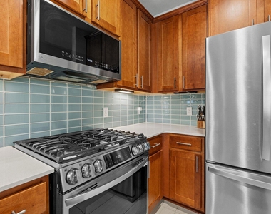 7402 Buchholz St - Photo Thumbnail 6