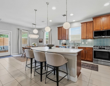 7402 Buchholz St - Photo Thumbnail 9