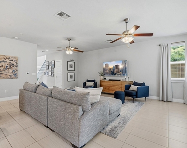 7402 Buchholz St - Photo Thumbnail 3