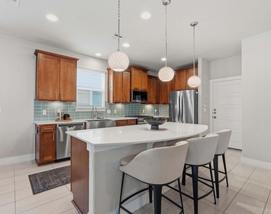 7402 Buchholz St - Photo Thumbnail 10