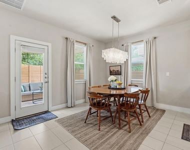 7402 Buchholz St - Photo Thumbnail 8