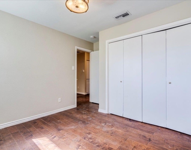 1411 Norwalk Ln - Photo Thumbnail 11