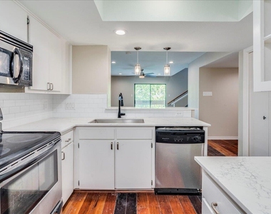 1411 Norwalk Ln - Photo Thumbnail 2