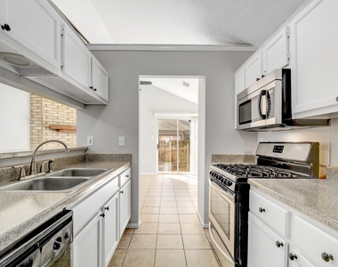 12207 Alderbrook Dr - Photo Thumbnail 10