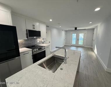 207 9th Avenue N - Photo Thumbnail 4